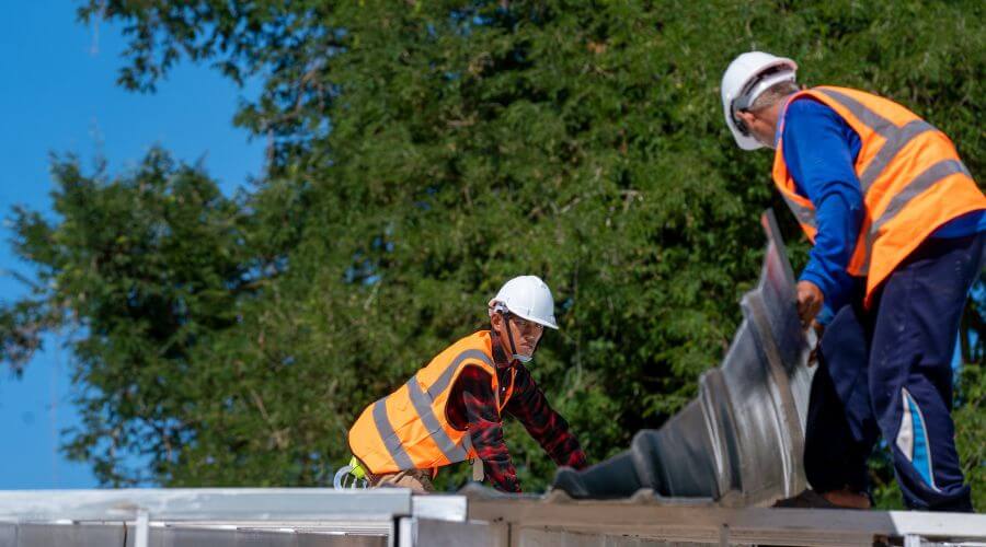 Professional gutter cleaning in Paulding, MS